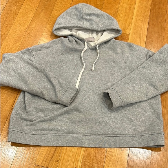 Everlane Tops - Everlane size small women gray hoodie good condition